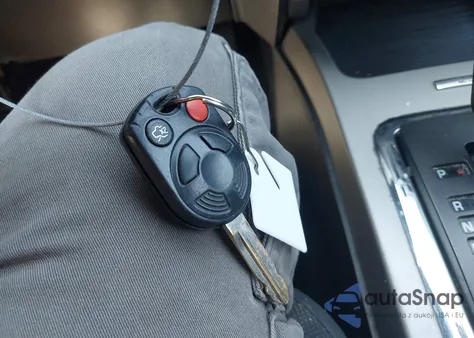 2009 Ford Escape Xlt z USA, uszkodzony, nr VIN 1FMCU03729KB27226